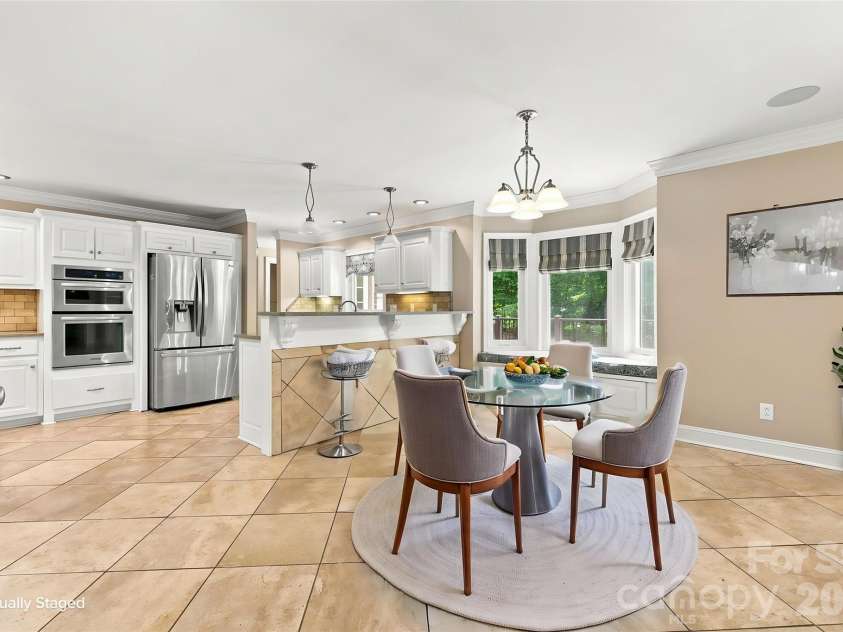 3906 Wandering Lane, Hickory, NC 28601.  MLS# CAR4410839, YatesRealty ID 43911. 
