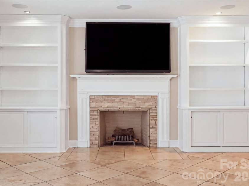3906 Wandering Lane, Hickory, NC 28601.  MLS# CAR4410839, YatesRealty ID 43911. 