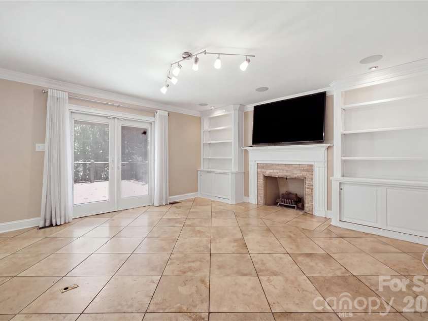 3906 Wandering Lane, Hickory, NC 28601.  MLS# CAR4410839, YatesRealty ID 43911. 