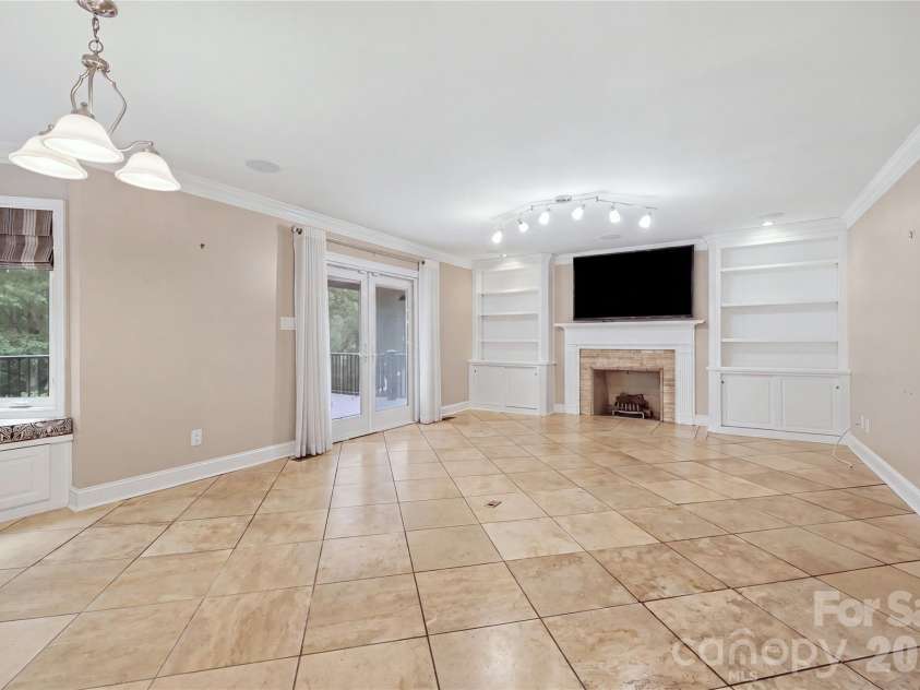3906 Wandering Lane, Hickory, NC 28601.  MLS# CAR4410839, YatesRealty ID 43911. 