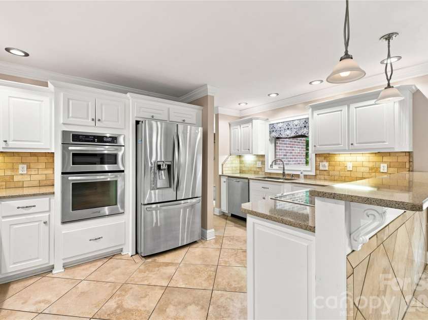 3906 Wandering Lane, Hickory, NC 28601.  MLS# CAR4410839, YatesRealty ID 43911. 