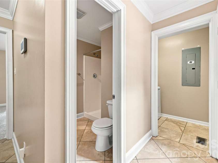 3906 Wandering Lane, Hickory, NC 28601.  MLS# CAR4410839, YatesRealty ID 43911. 