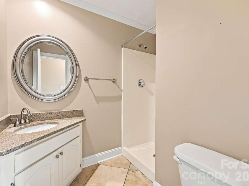 3906 Wandering Lane, Hickory, NC 28601.  MLS# CAR4410839, YatesRealty ID 43911. 