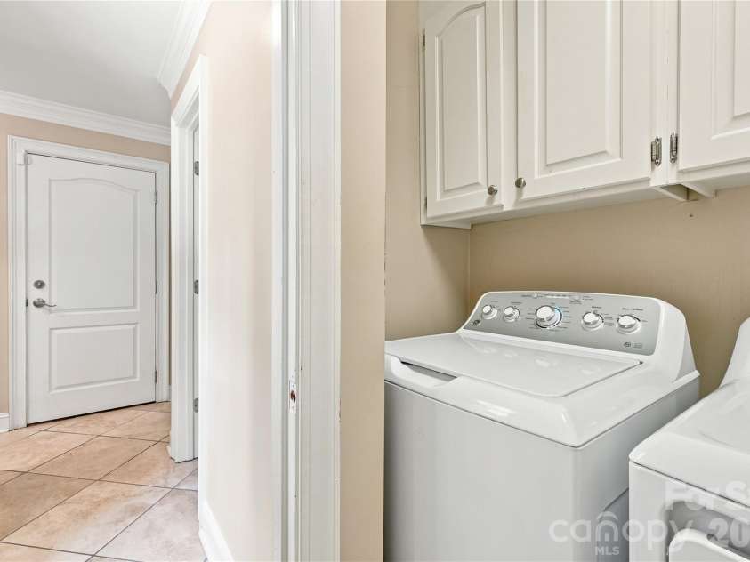 3906 Wandering Lane, Hickory, NC 28601.  MLS# CAR4410839, YatesRealty ID 43911. 
