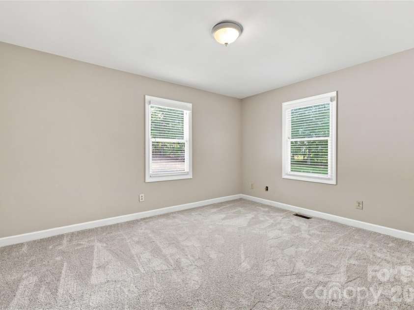 3906 Wandering Lane, Hickory, NC 28601.  MLS# CAR4410839, YatesRealty ID 43911. 