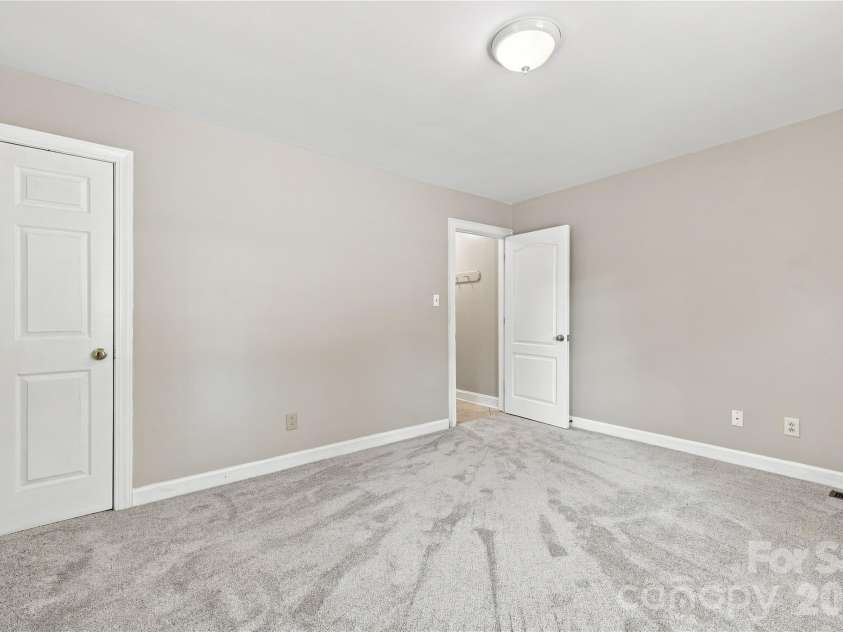 3906 Wandering Lane, Hickory, NC 28601.  MLS# CAR4410839, YatesRealty ID 43911. 