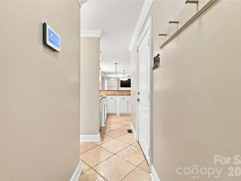 3906 Wandering Lane, Hickory, NC 28601.  MLS# CAR4410839, YatesRealty ID 43911. 
