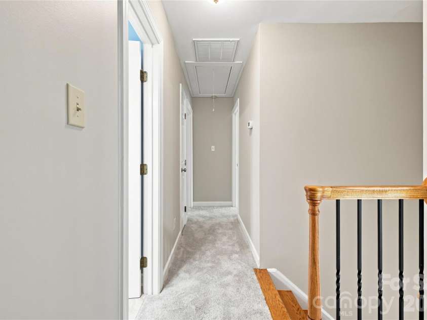 3906 Wandering Lane, Hickory, NC 28601.  MLS# CAR4410839, YatesRealty ID 43911. 