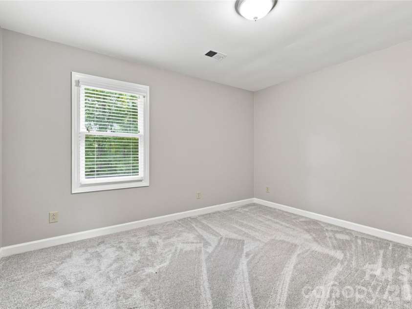 3906 Wandering Lane, Hickory, NC 28601.  MLS# CAR4410839, YatesRealty ID 43911. 