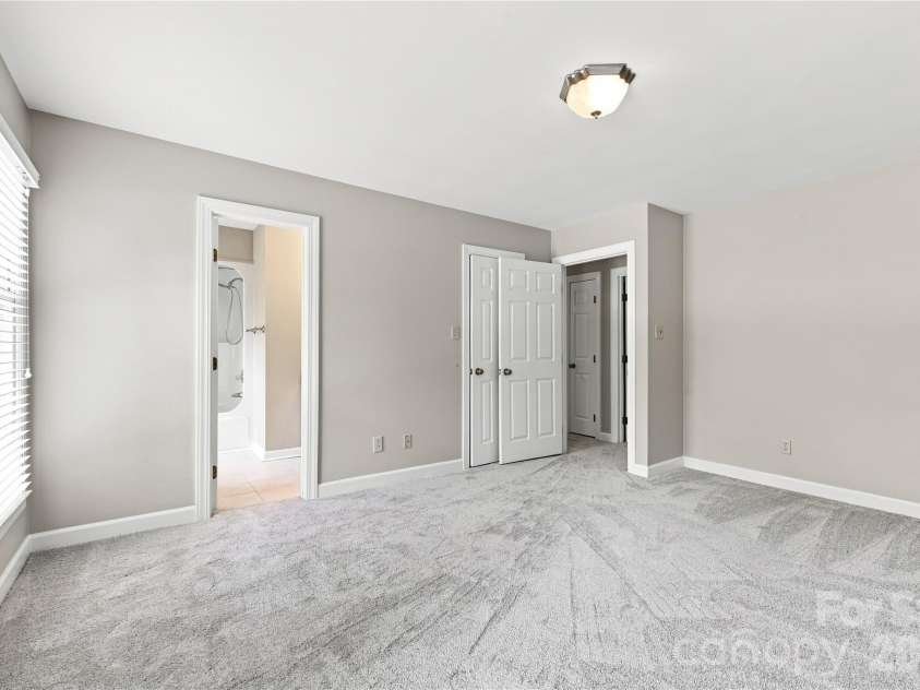 3906 Wandering Lane, Hickory, NC 28601.  MLS# CAR4410839, YatesRealty ID 43911. 