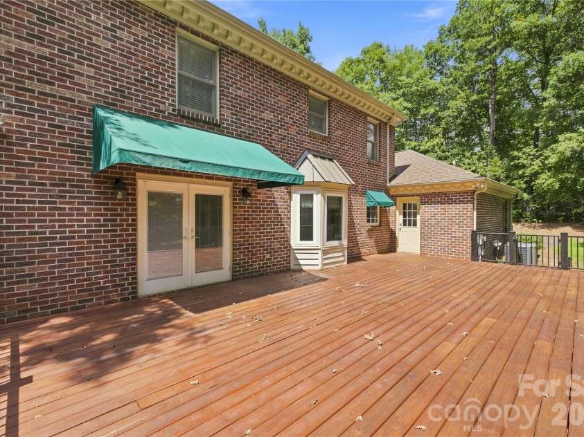 3906 Wandering Lane, Hickory, NC 28601.  MLS# CAR4410839, YatesRealty ID 43911. 