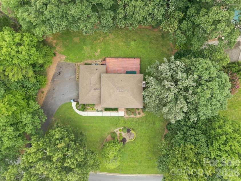 3906 Wandering Lane, Hickory, NC 28601.  MLS# CAR4410839, YatesRealty ID 43911. 
