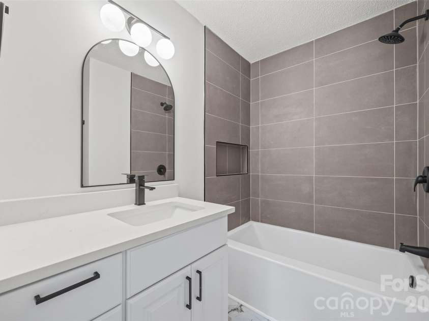 360 Masters Drive, Rock Hill, SC 29732.  MLS# CAR4414411, YatesRealty ID 43913. Primary Bathroom