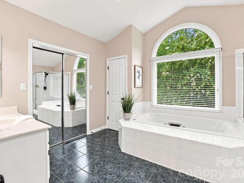 10809 Jordan Rae Lane, Charlotte, NC 28277.  MLS# CAR4408324, YatesRealty ID 43914. 