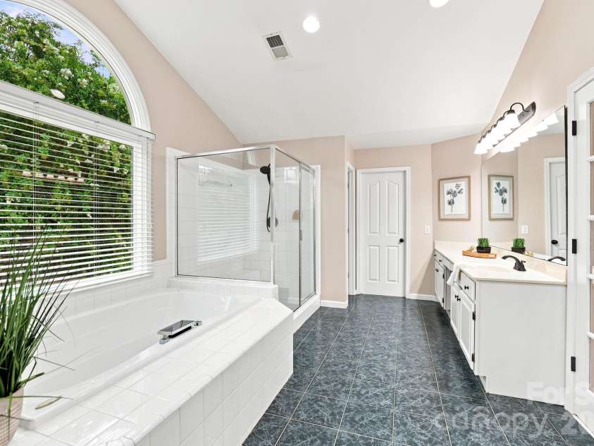 10809 Jordan Rae Lane, Charlotte, NC 28277.  MLS# CAR4408324, YatesRealty ID 43914. 
