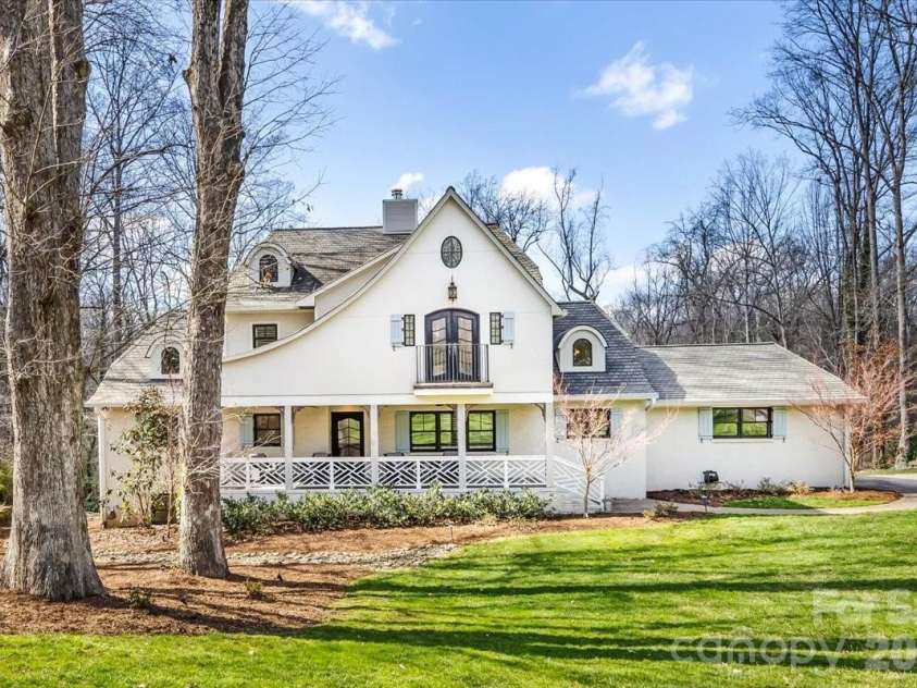 1010 River Oaks Lane, Charlotte, NC 28226.  MLS# CAR4354523, YatesRealty ID 43915. 