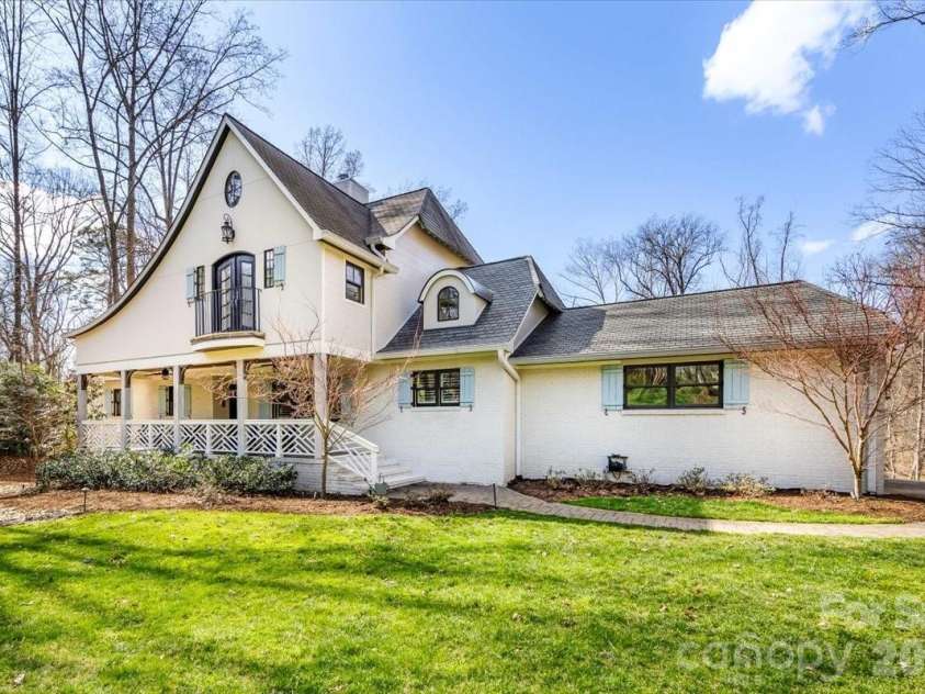 1010 River Oaks Lane, Charlotte, NC 28226.  MLS# CAR4354523, YatesRealty ID 43915. 