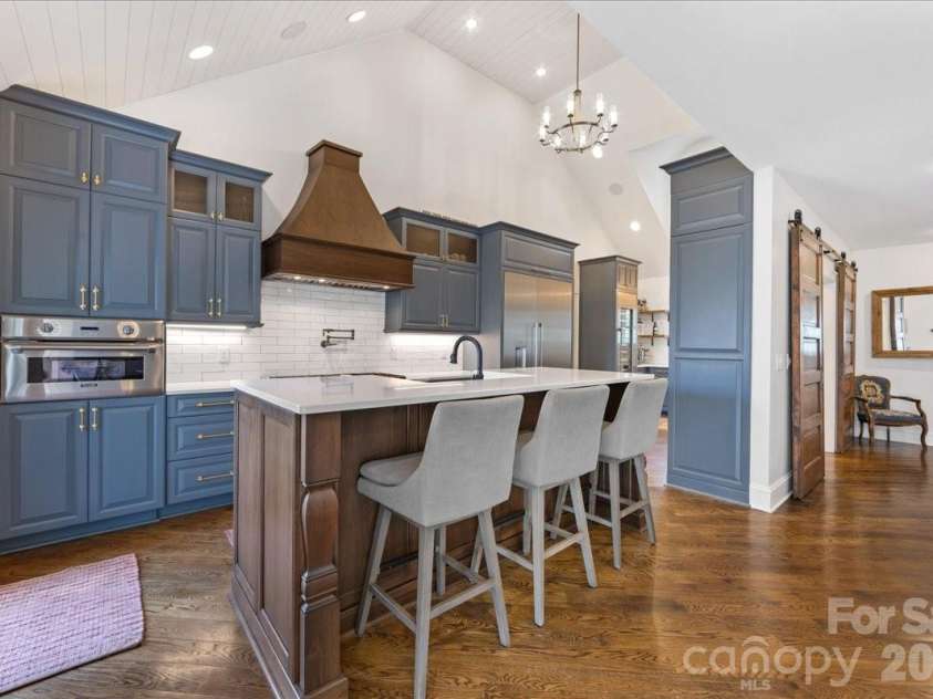 1010 River Oaks Lane, Charlotte, NC 28226.  MLS# CAR4354523, YatesRealty ID 43915. 
