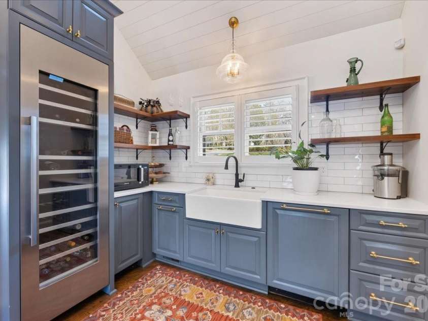 1010 River Oaks Lane, Charlotte, NC 28226.  MLS# CAR4354523, YatesRealty ID 43915. 