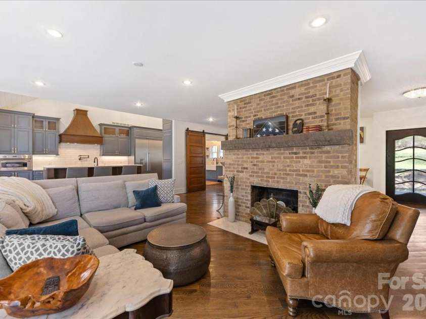 1010 River Oaks Lane, Charlotte, NC 28226.  MLS# CAR4354523, YatesRealty ID 43915. 