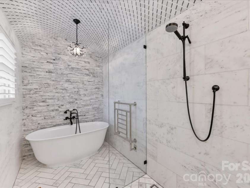 1010 River Oaks Lane, Charlotte, NC 28226.  MLS# CAR4354523, YatesRealty ID 43915. 