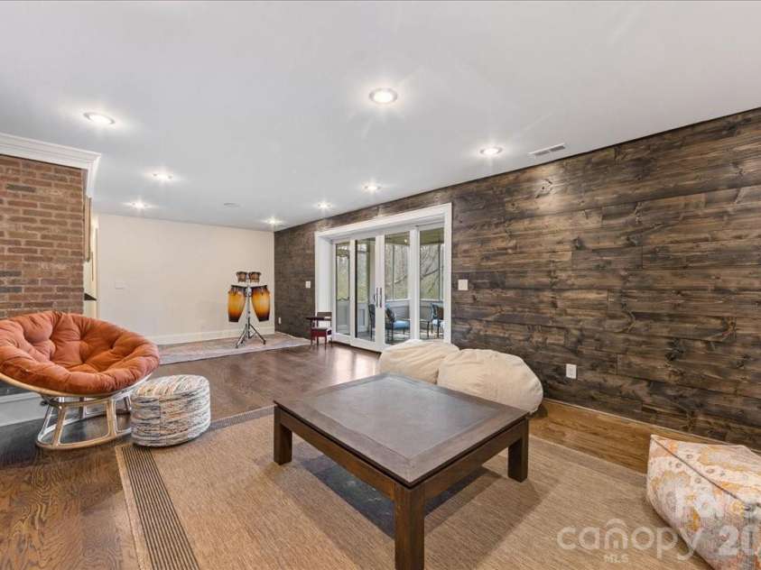 1010 River Oaks Lane, Charlotte, NC 28226.  MLS# CAR4354523, YatesRealty ID 43915. 