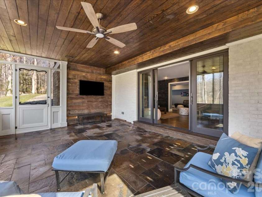 1010 River Oaks Lane, Charlotte, NC 28226.  MLS# CAR4354523, YatesRealty ID 43915. 