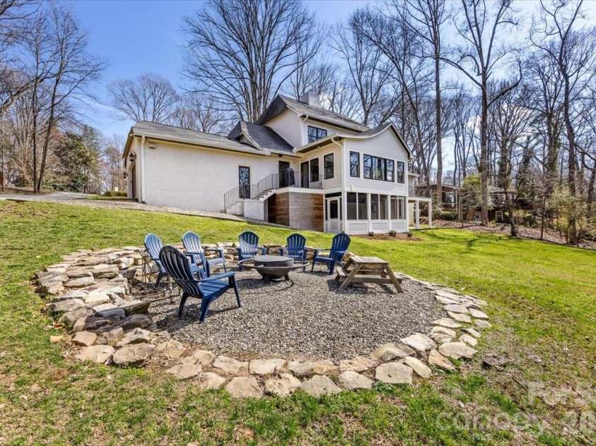 1010 River Oaks Lane, Charlotte, NC 28226.  MLS# CAR4354523, YatesRealty ID 43915. 