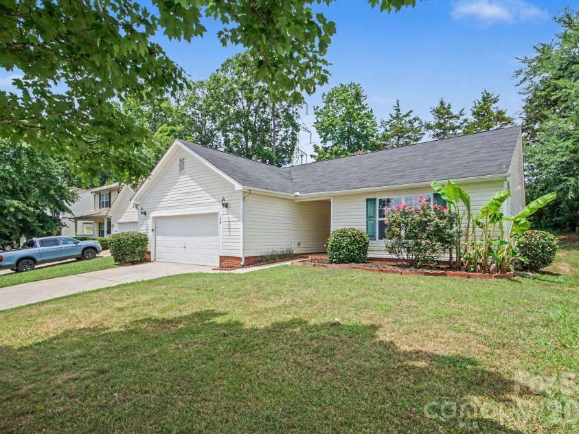 108 Briarwood Lane, Mount Holly, NC 28120.  MLS# CAR4403680, YatesRealty ID 43916. 