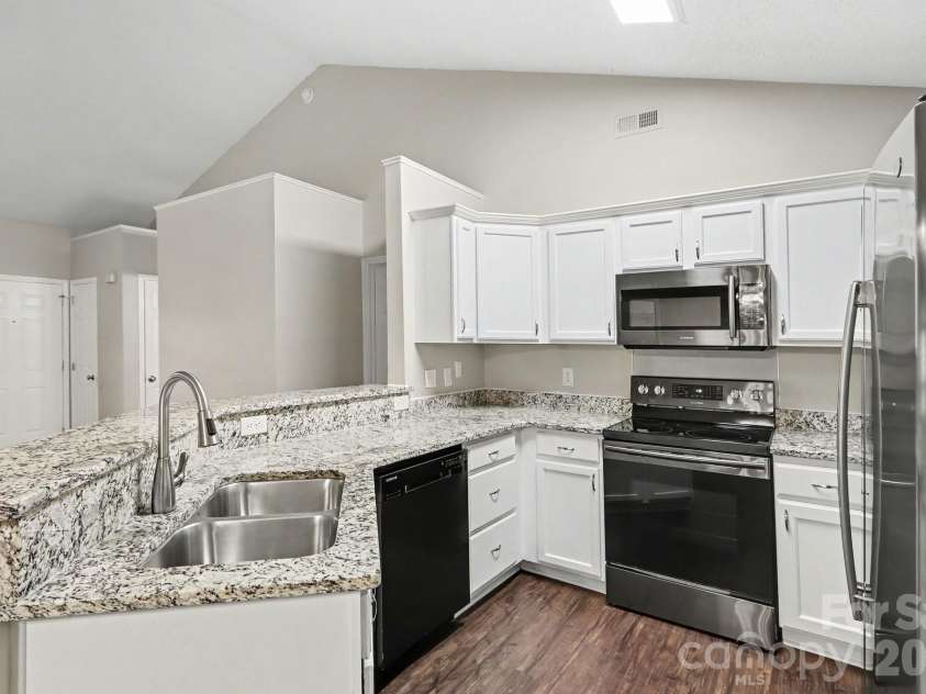 9507 Misty Arbor Way, Charlotte, NC 28269.  MLS# CAR4404552, YatesRealty ID 43917. 