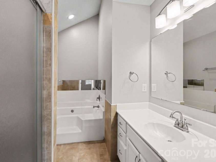 9507 Misty Arbor Way, Charlotte, NC 28269.  MLS# CAR4404552, YatesRealty ID 43917. 