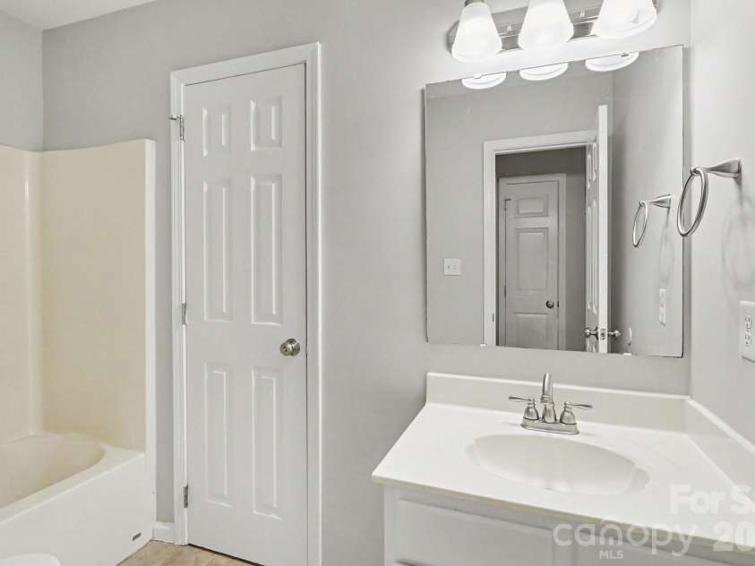 9507 Misty Arbor Way, Charlotte, NC 28269.  MLS# CAR4404552, YatesRealty ID 43917. 