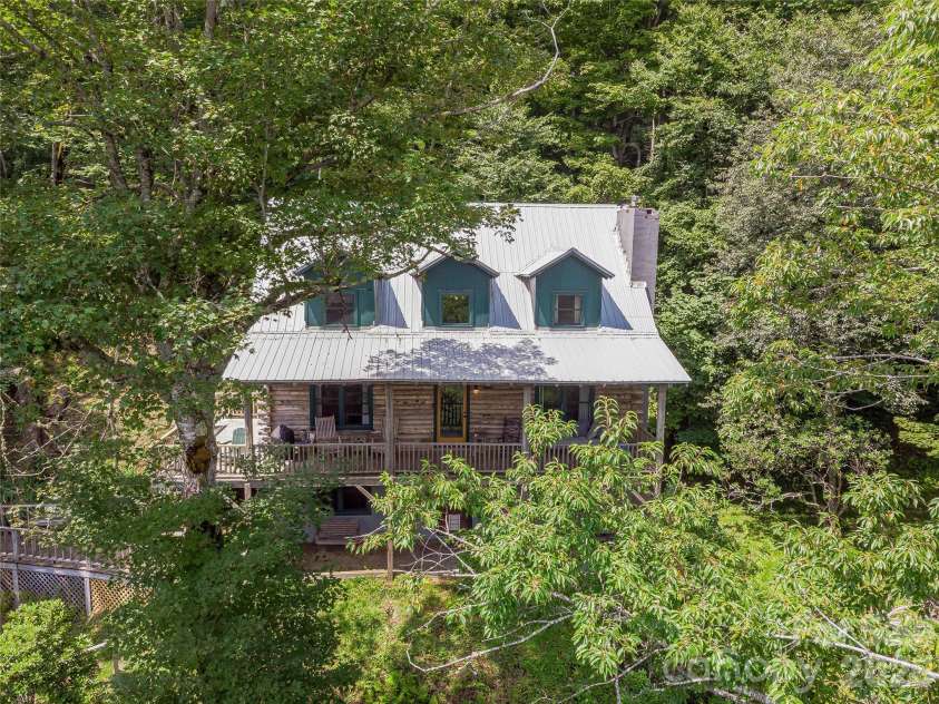 267 Trillium Lane, Burnsville, NC 28714.  MLS# CAR4413454, YatesRealty ID 43919. 