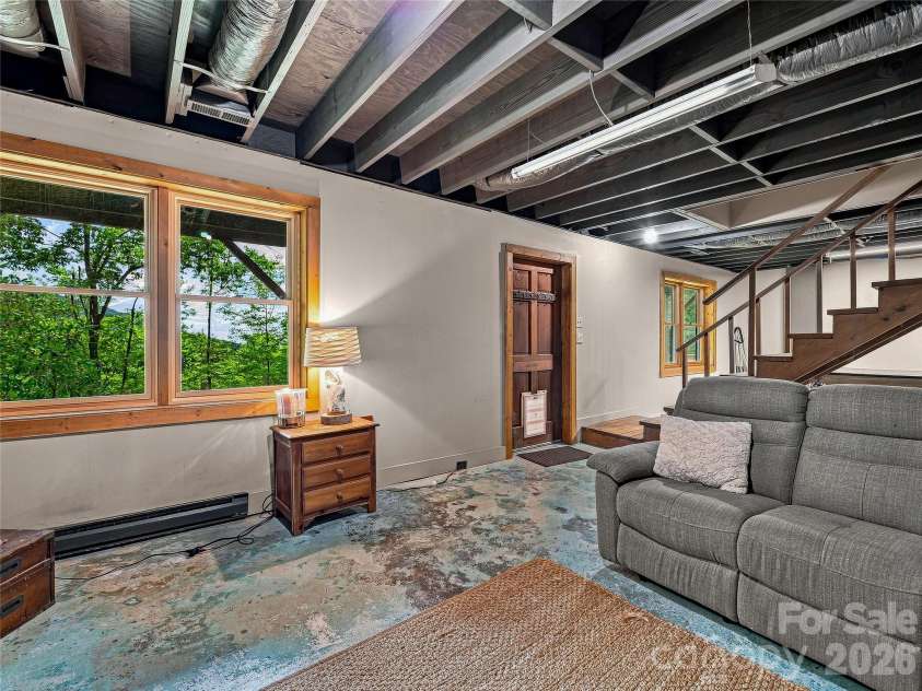 267 Trillium Lane, Burnsville, NC 28714.  MLS# CAR4413454, YatesRealty ID 43919. 