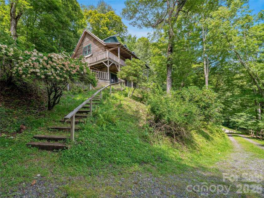 267 Trillium Lane, Burnsville, NC 28714.  MLS# CAR4413454, YatesRealty ID 43919. 