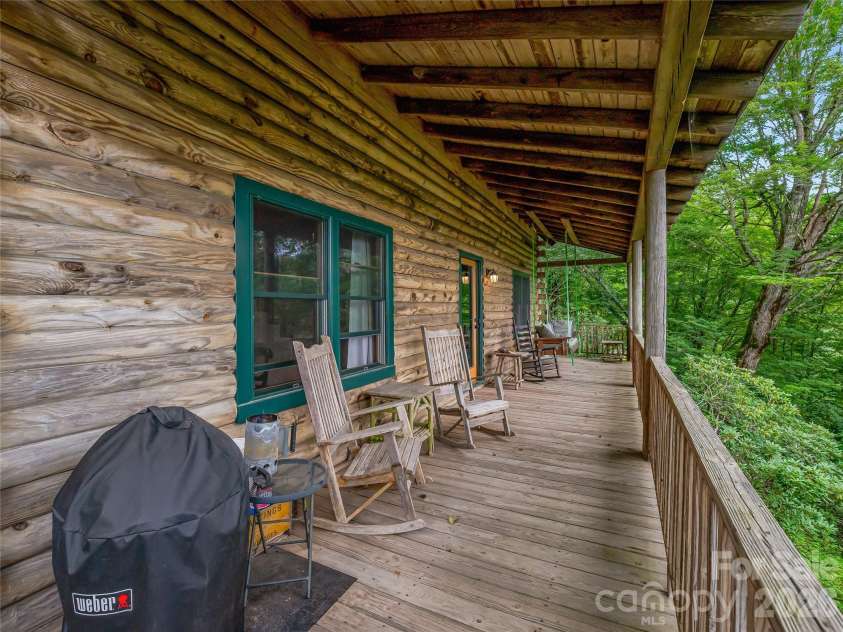 267 Trillium Lane, Burnsville, NC 28714.  MLS# CAR4413454, YatesRealty ID 43919. 