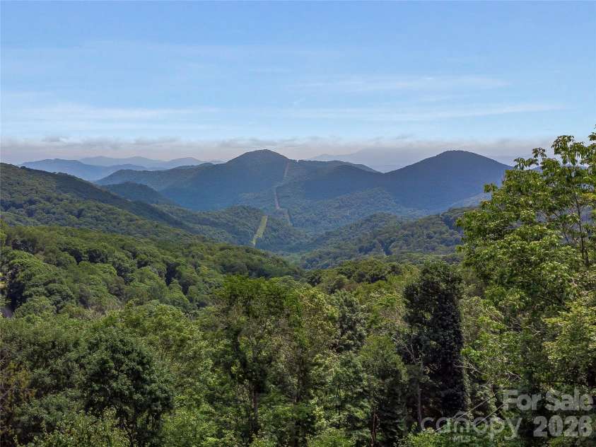 267 Trillium Lane, Burnsville, NC 28714.  MLS# CAR4413454, YatesRealty ID 43919. 