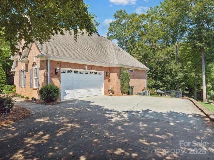 418 Sebring Court, Belmont, NC 28012.  MLS# CAR4172496, YatesRealty ID 4392. 