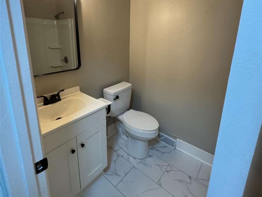 510 Belfast Drive, Gastonia, NC 28052.  MLS# CAR4356032, YatesRealty ID 4392. Full Bathroom