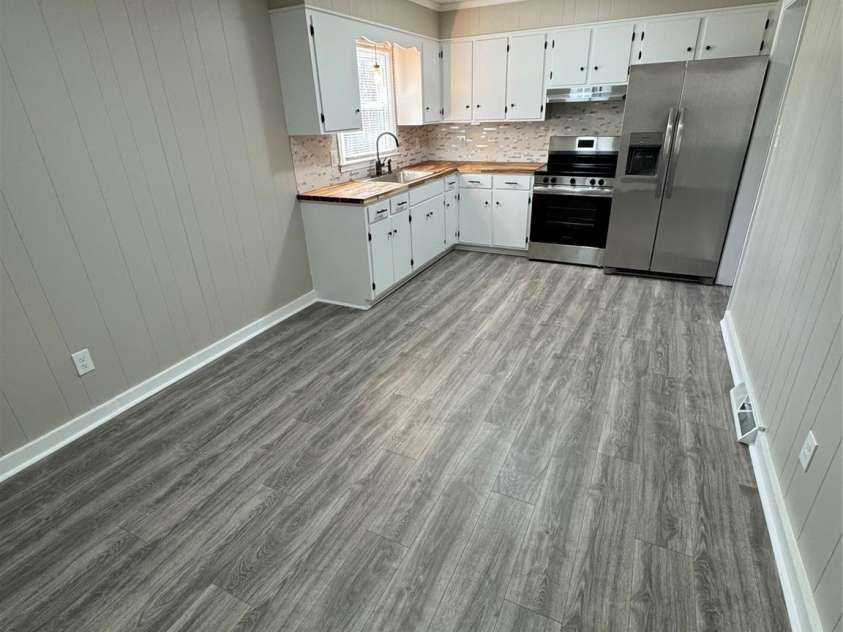 510 Belfast Drive, Gastonia, NC 28052.  MLS# CAR4356032, YatesRealty ID 4392. Kitchen from side door
