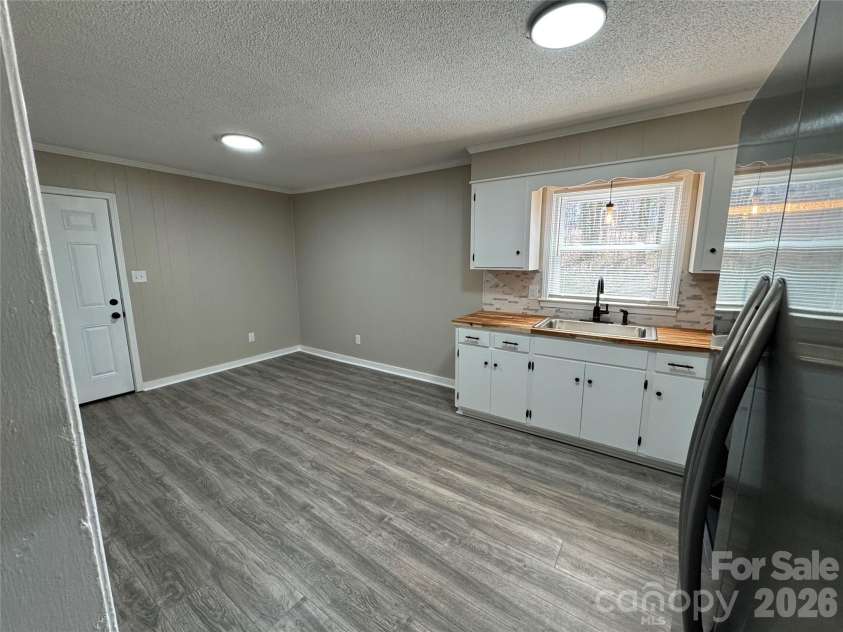 510 Belfast Drive, Gastonia, NC 28052.  MLS# CAR4356032, YatesRealty ID 4392. Kitchen/Dining Area