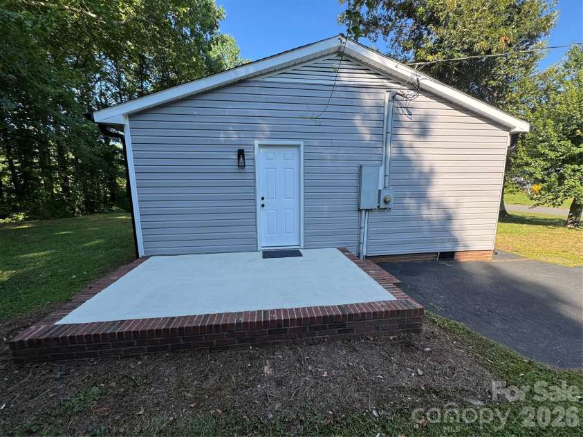 510 Belfast Drive, Gastonia, NC 28052.  MLS# CAR4356032, YatesRealty ID 4392. Left Side