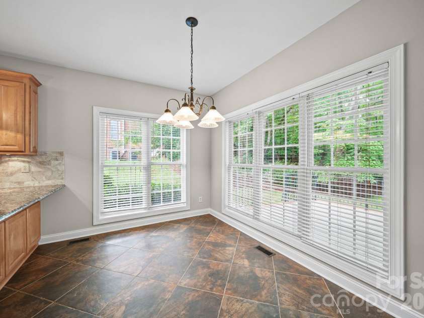 3489 Fieldstone Drive, Gastonia, NC 28056.  MLS# CAR4413911, YatesRealty ID 43922. Breakfast Area