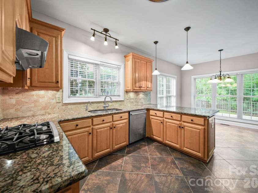 3489 Fieldstone Drive, Gastonia, NC 28056.  MLS# CAR4413911, YatesRealty ID 43922. Kitchen