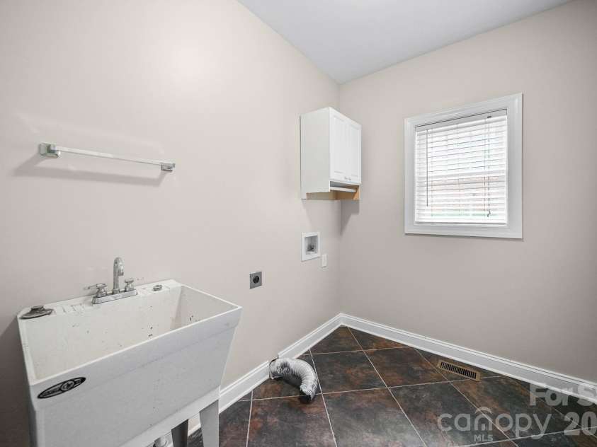 3489 Fieldstone Drive, Gastonia, NC 28056.  MLS# CAR4413911, YatesRealty ID 43922. Laundry