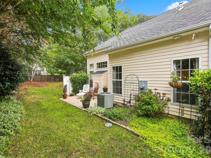 206 Horizon Circle, Rock Hill, SC 29732.  MLS# CAR4412143, YatesRealty ID 43924. Backyard