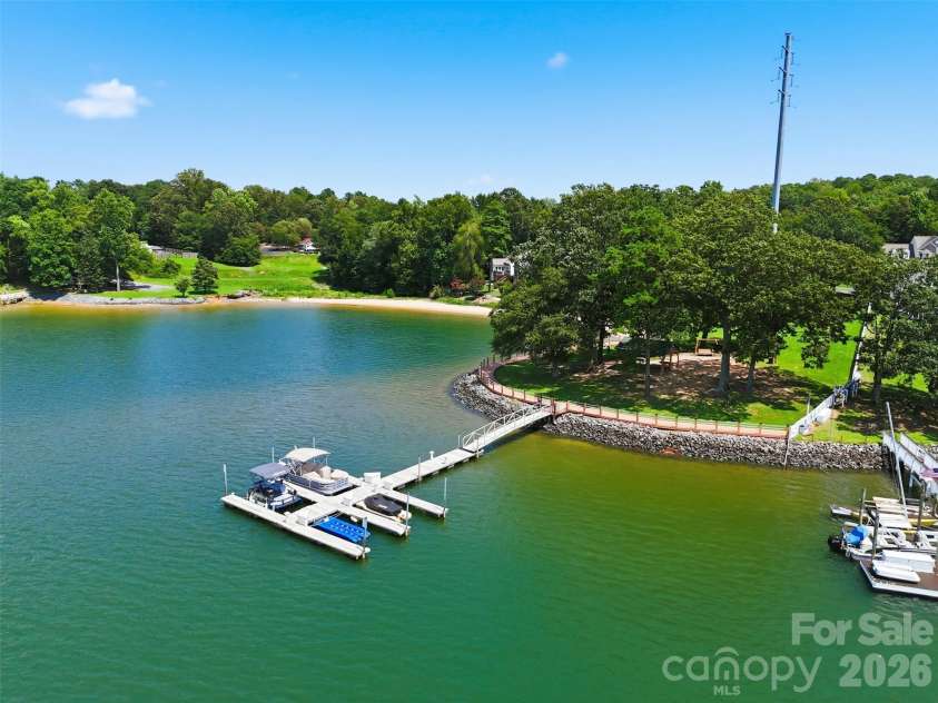 206 Horizon Circle, Rock Hill, SC 29732.  MLS# CAR4412143, YatesRealty ID 43924. Boat docks
