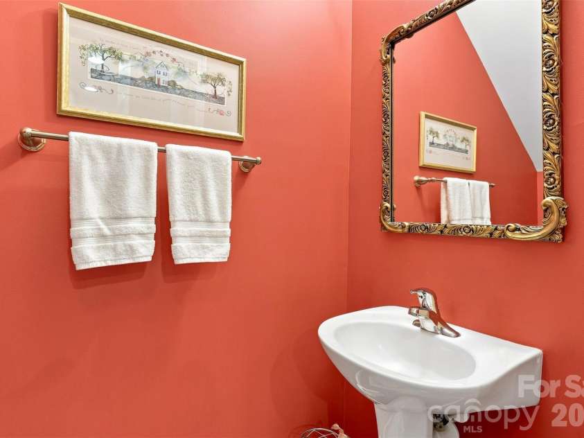 206 Horizon Circle, Rock Hill, SC 29732.  MLS# CAR4412143, YatesRealty ID 43924. Downstair 1/2 bath