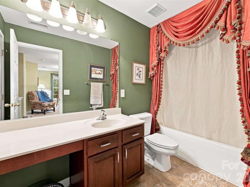 206 Horizon Circle, Rock Hill, SC 29732.  MLS# CAR4412143, YatesRealty ID 43924. Upstair full bath
