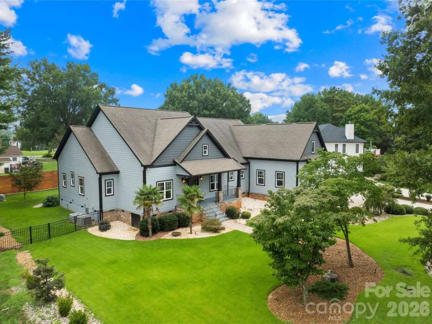 129 Aqua Drive, Mooresville, NC 28117.  MLS# CAR4413727, YatesRealty ID 43925. 